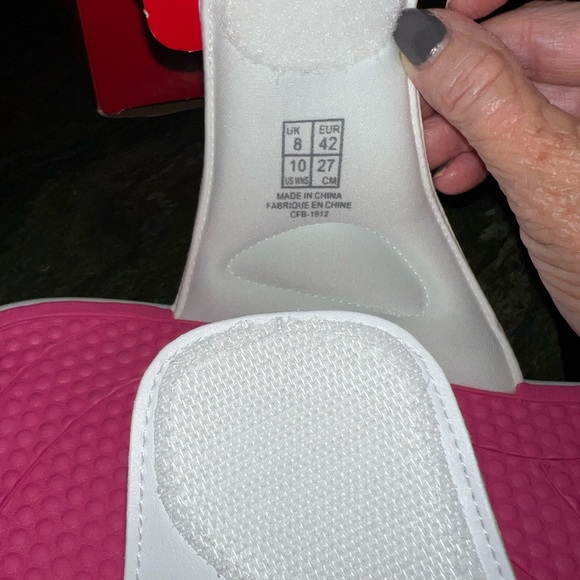 Puma sz 10 white & pink slides - Picture 6 of 7